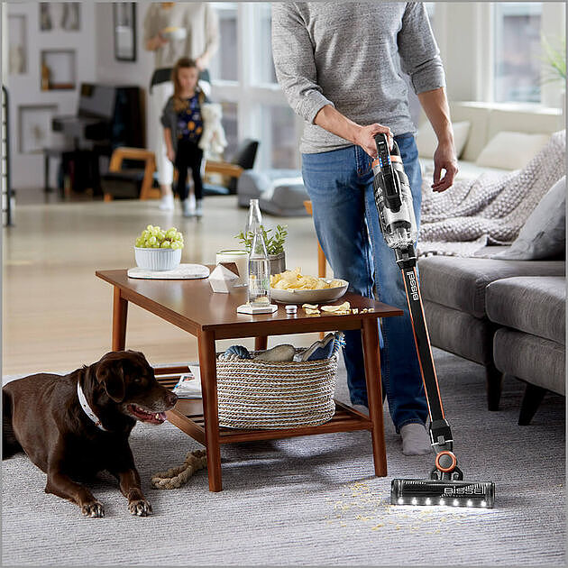 2020 red dot product design award，Cordless vacuum cleaner，Black gold，Portable design，