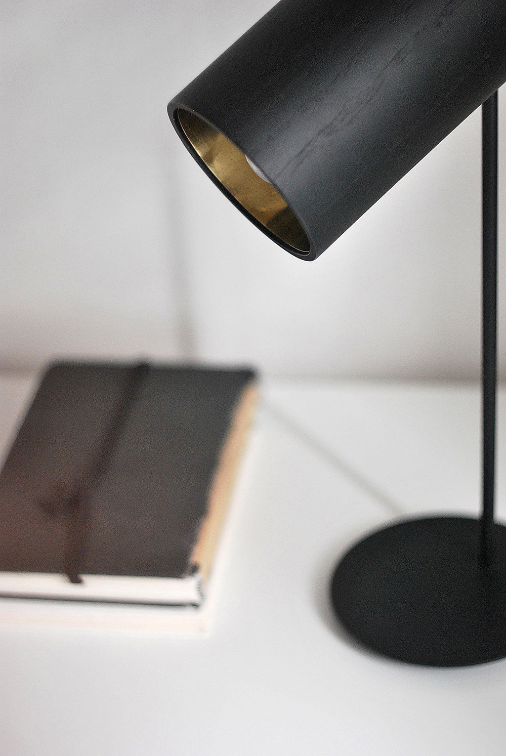 crow，desk lamp，modern，