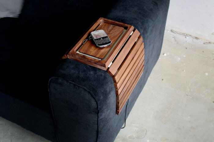 Broken mobile phone，industrial design，User experience，woodiness，Receive，