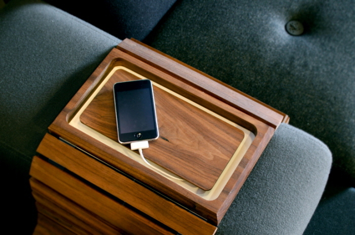 Broken mobile phone，industrial design，User experience，woodiness，Receive，
