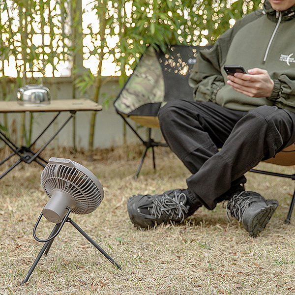 2020 red dot product design award，rechargeable ，Small fan，grey，outdoors，