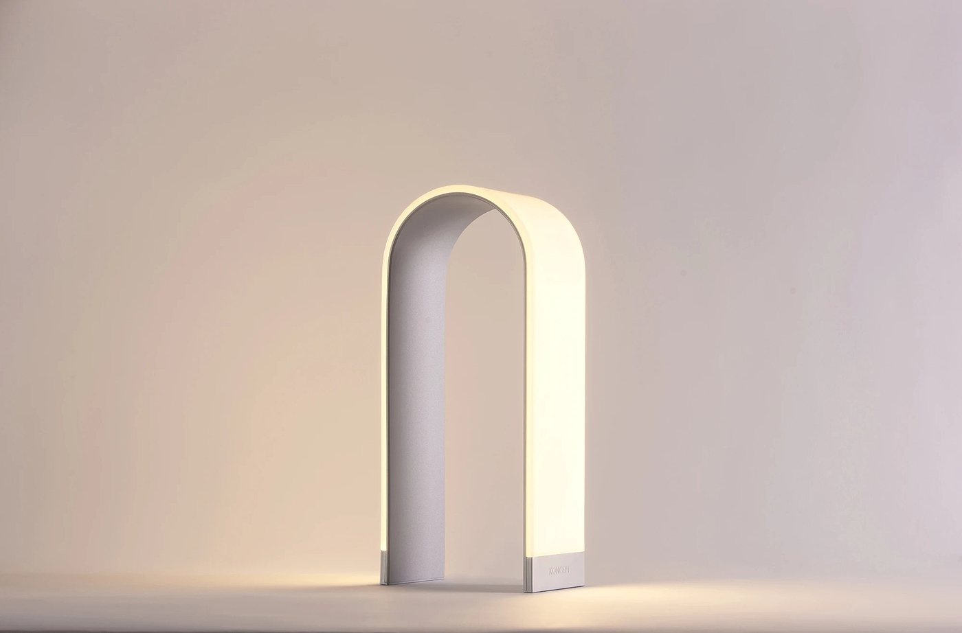 Desk lamp，lighting，Simplicity，white，