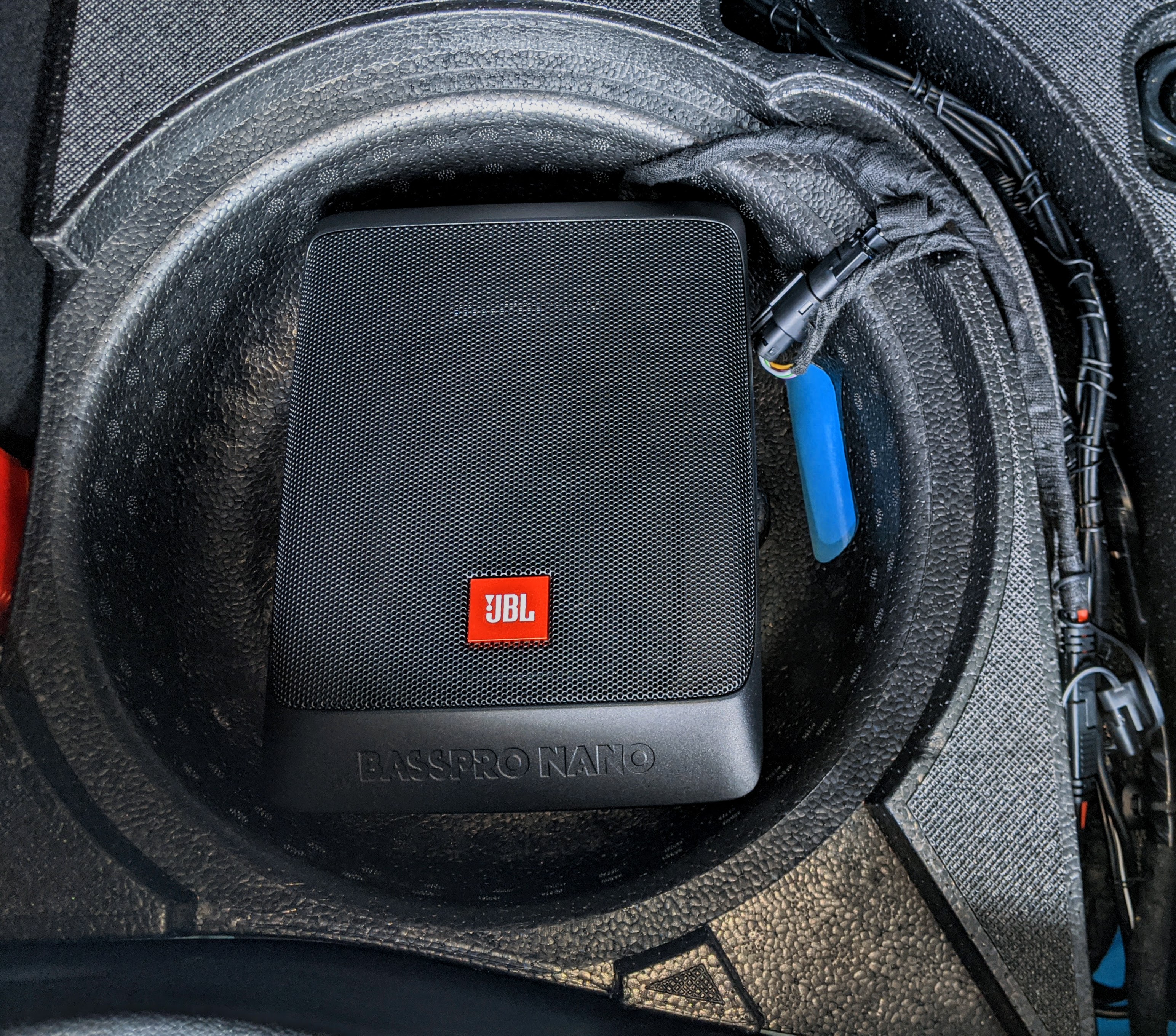 2020 red dot product design award，JBL BassPro Nano，Subwoofer，Die cast aluminum，matte，black，