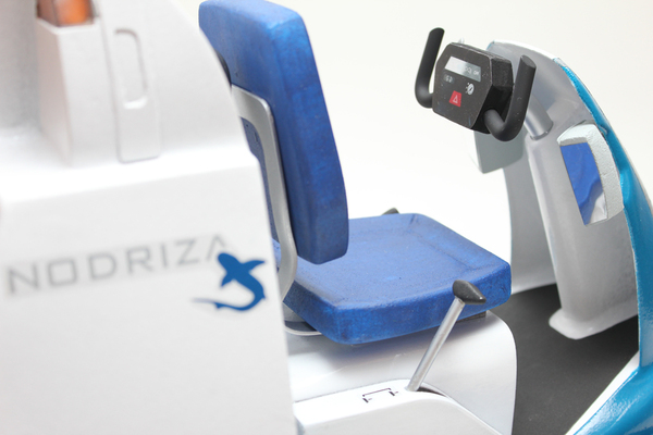 outdoors，vehicle，tool，clean，Sweep the floor，