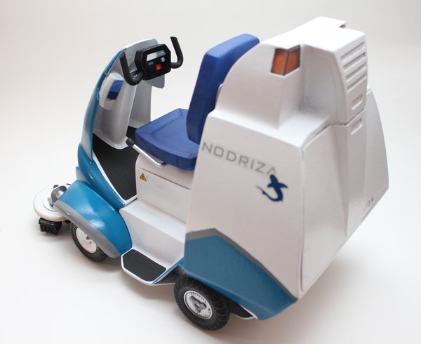 outdoors，vehicle，tool，clean，Sweep the floor，