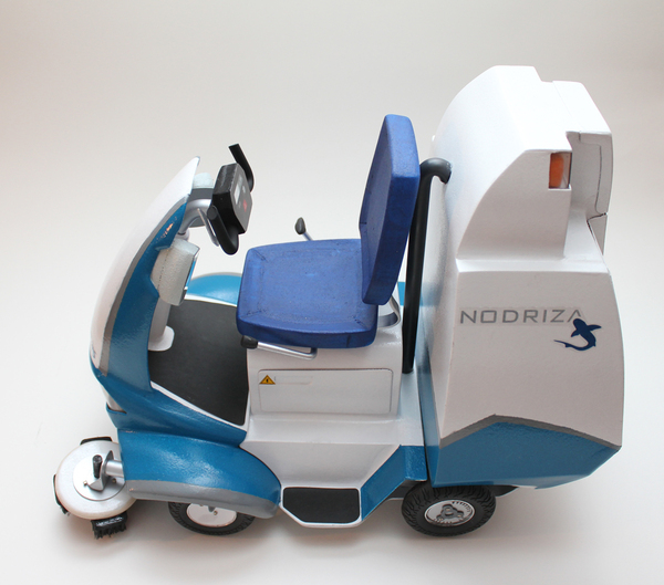 outdoors，vehicle，tool，clean，Sweep the floor，