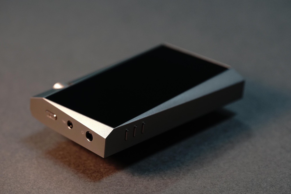 2020 red dot product design award，A&norm SR25，Aluminium，Audio player，Asymmetry，Portable，