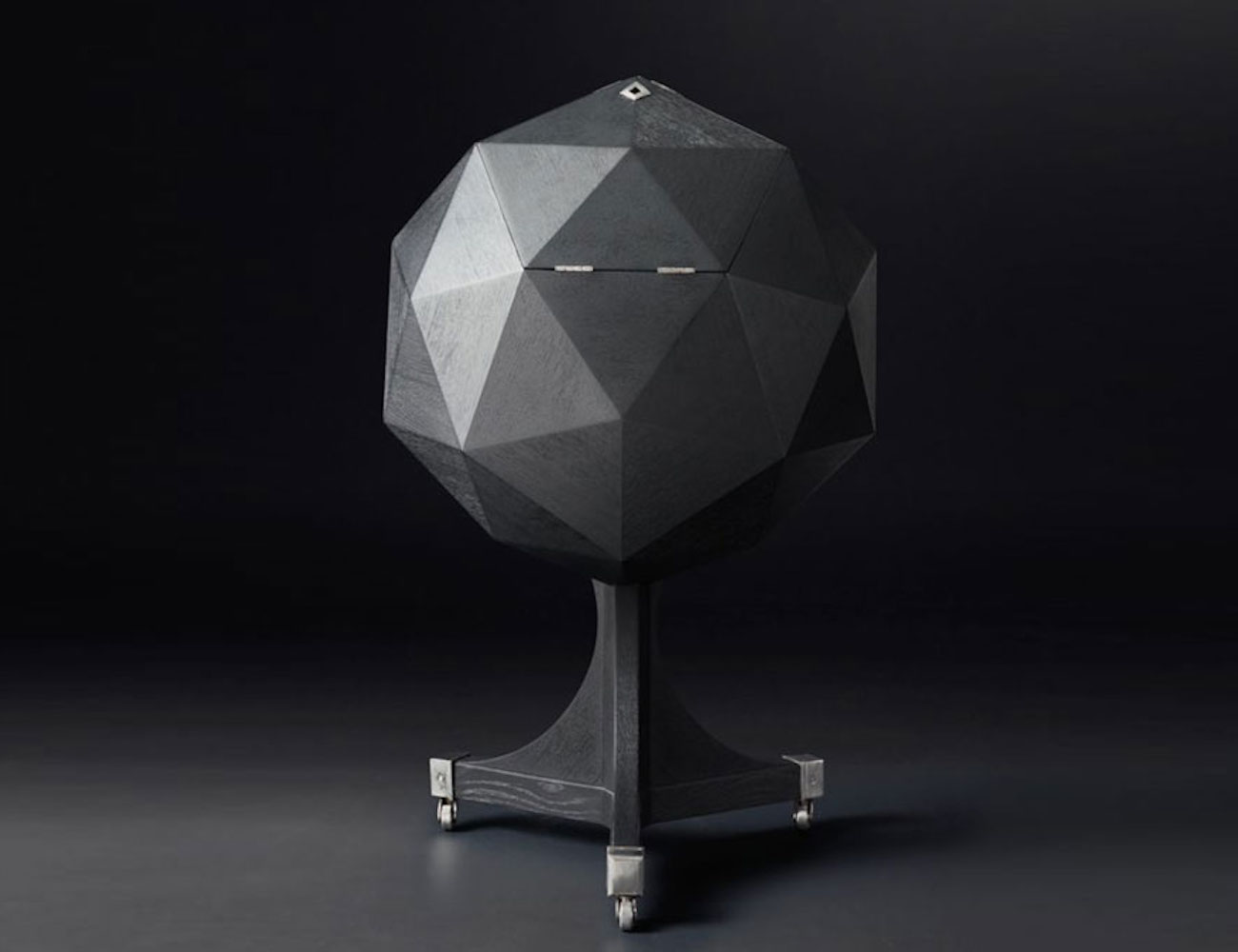 Storage，Alcohol，polyhedron，black，wooden ，