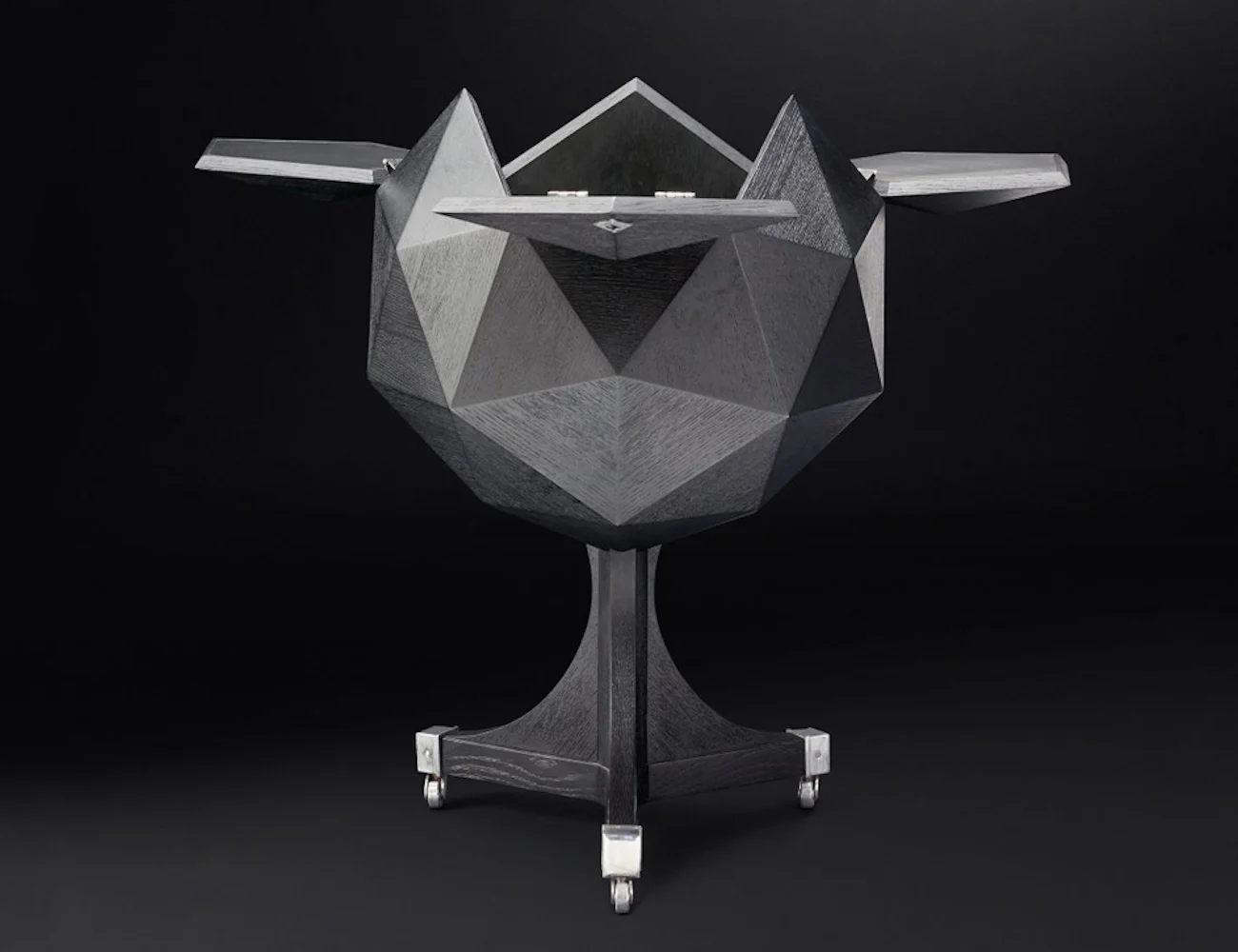 Storage，Alcohol，polyhedron，black，wooden ，