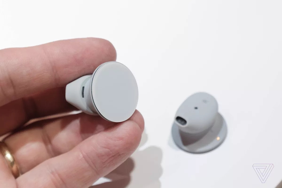 Surface Earbuds，headset，Digital，2020 red dot product design award，