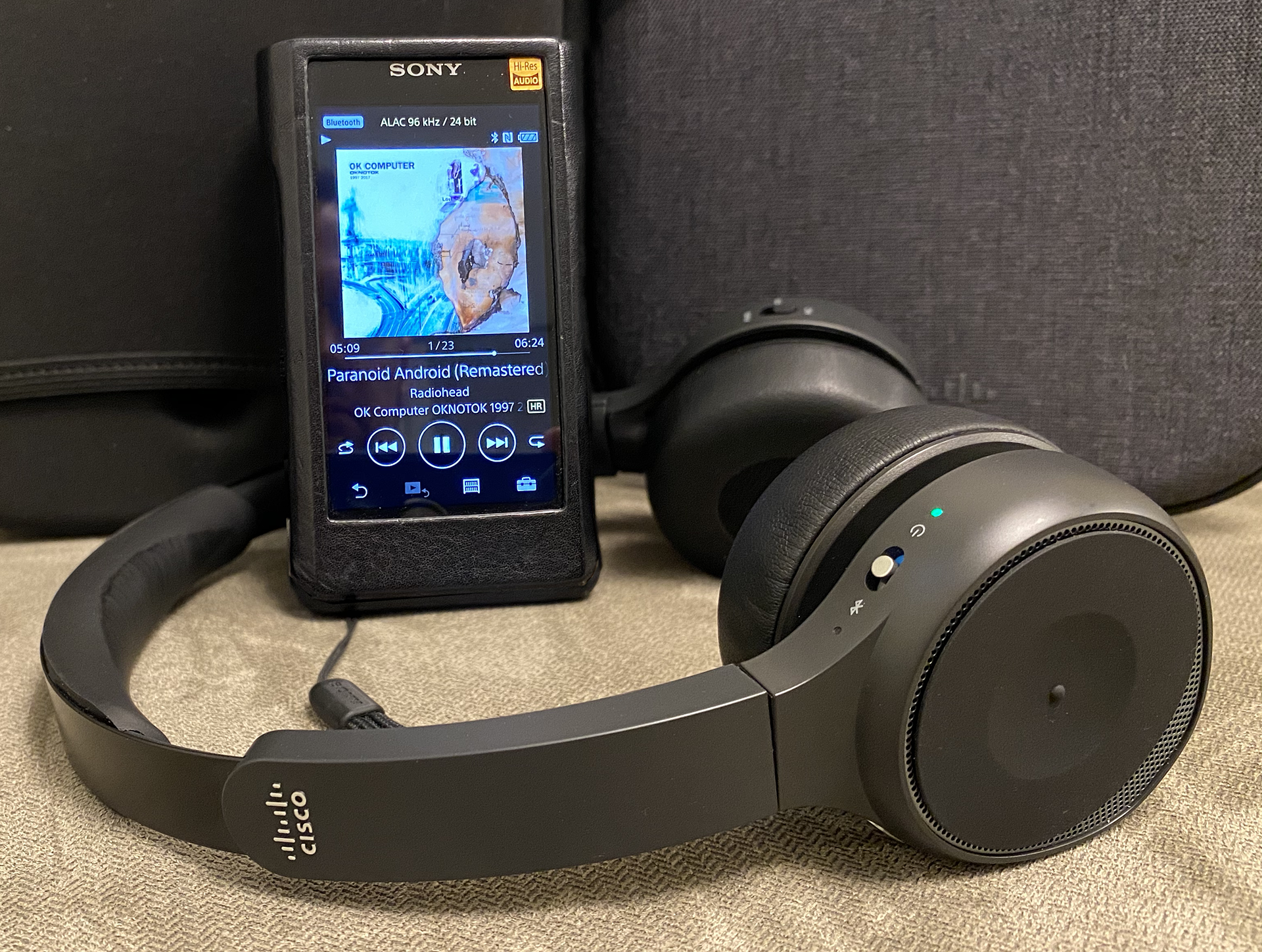 2020 red dot product design award，Cisco Headset 730，headset，over-ear ，Bluetooth，