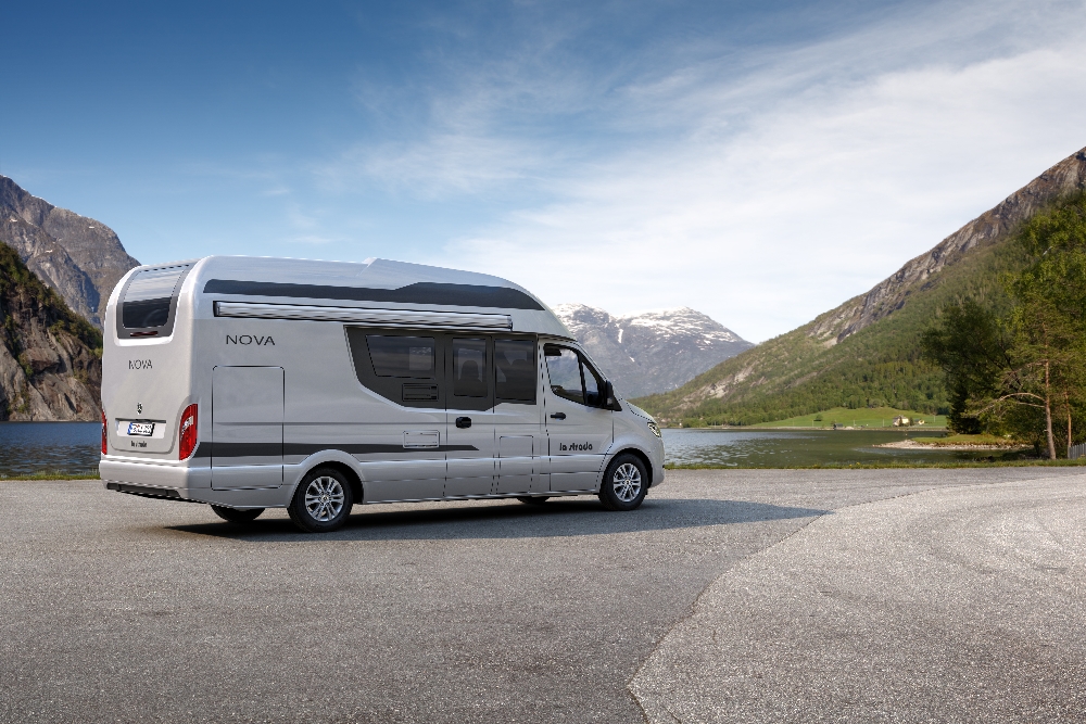 2020 red dot product design award，the road Nova EB，Glass reinforced plastics，Touring car，