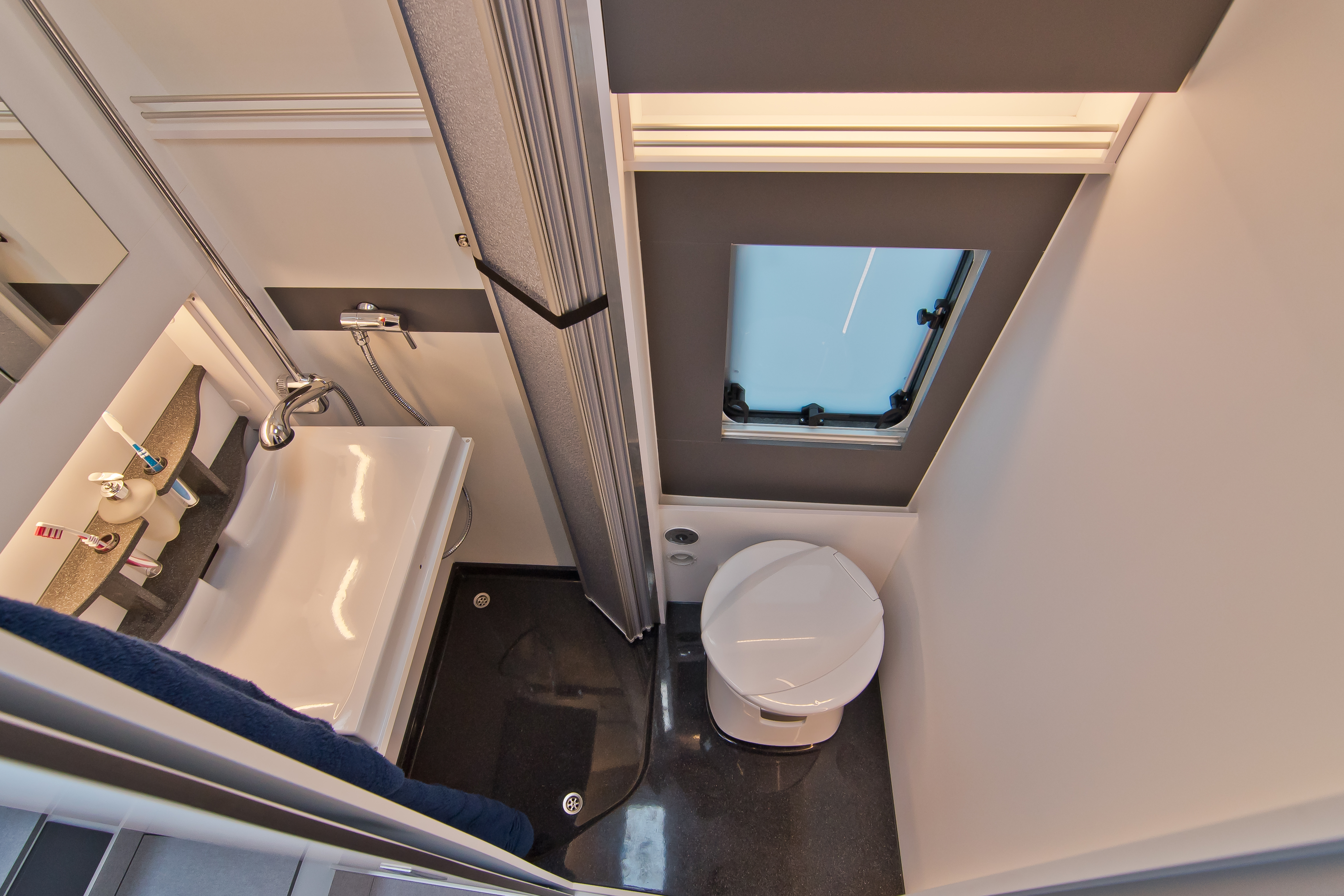 2020 red dot product design award，the road Nova EB，Glass reinforced plastics，Touring car，