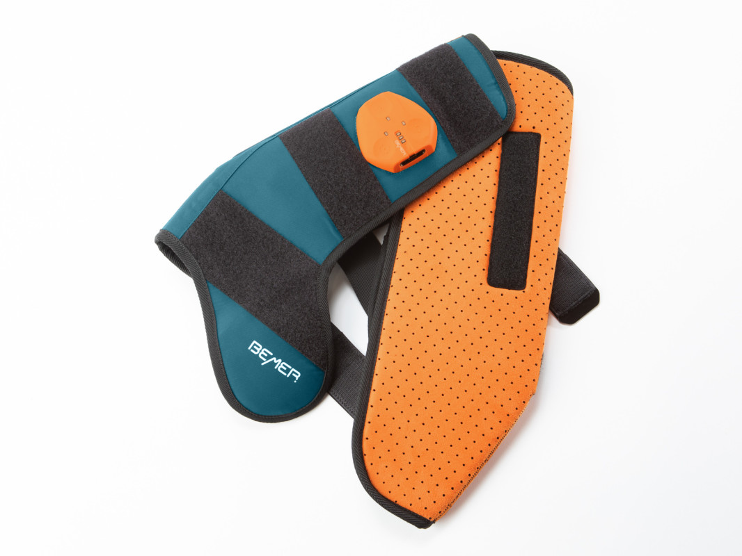 2020 red dot product design award，BEMER Horse-Set，Harness，Signal controller，