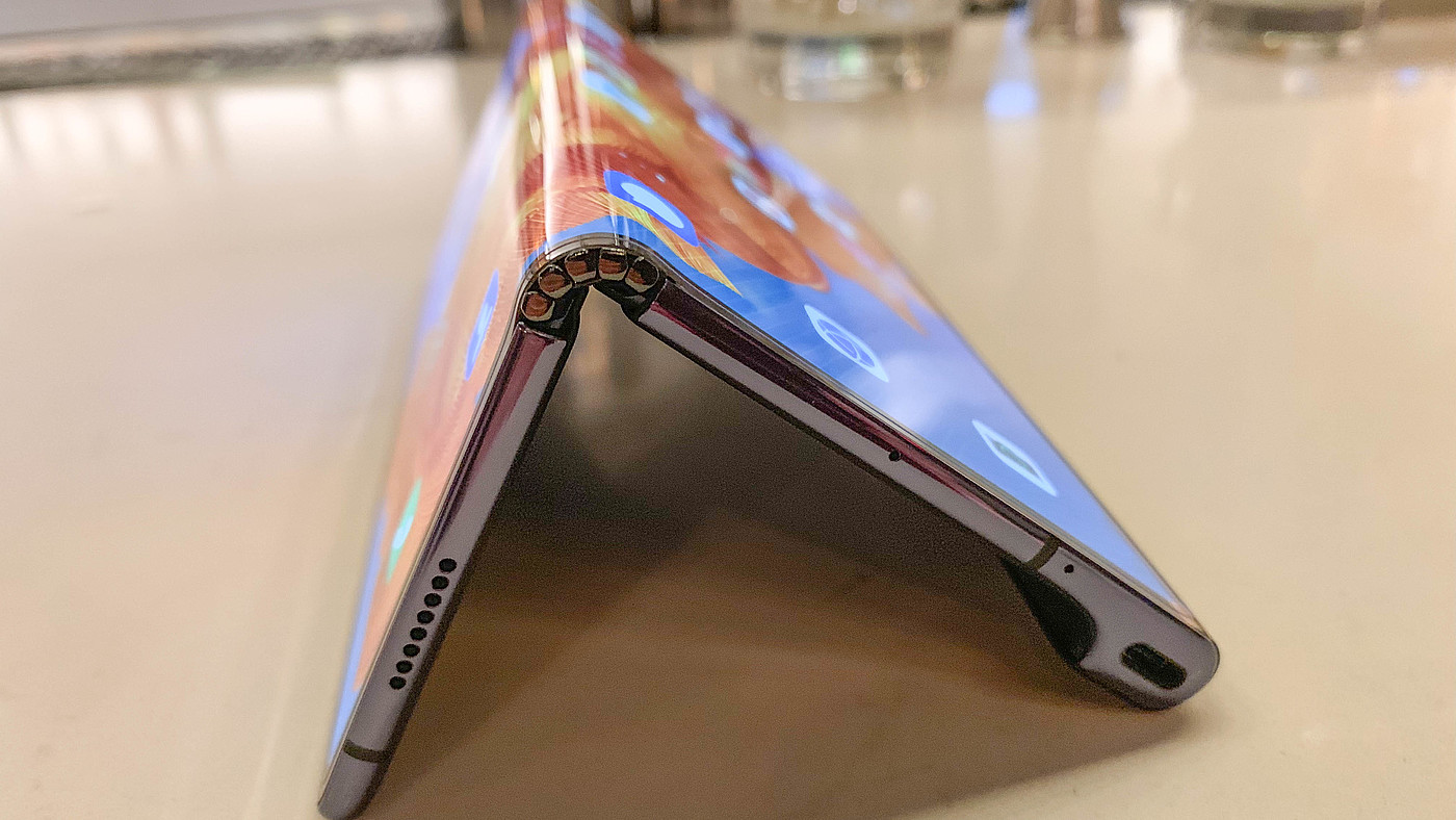 Intelligent mobile phone，HUAWEI Mate X，Electronics，2020 red dot product design award，