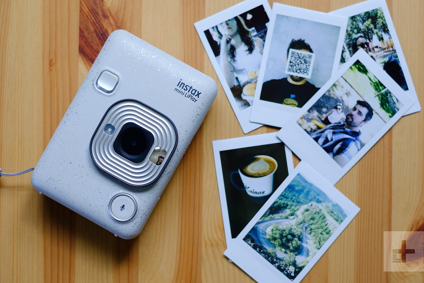 camera，instax mini LiPlay，Electronics，2020 red dot product design award，