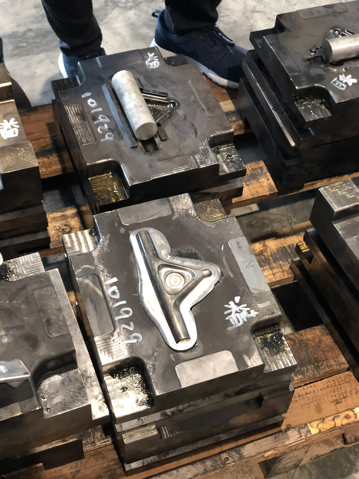 Boosted 2018，Skateboard design，black，