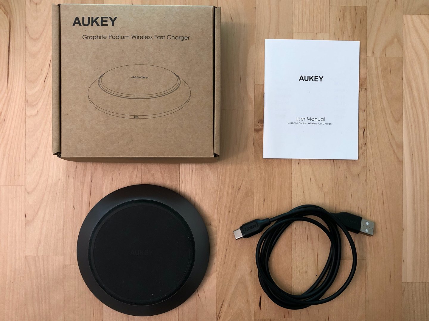 wireless charger ，Aukey LC-Q11，Electronics，2020 red dot product design award，