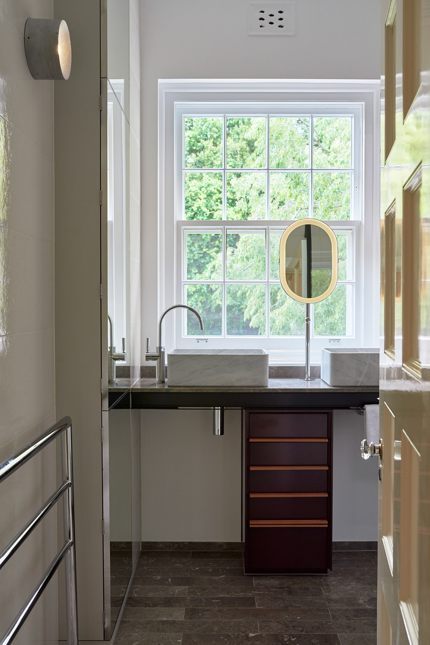 mirror，Cosmetic mirror，lamp，bathroom，