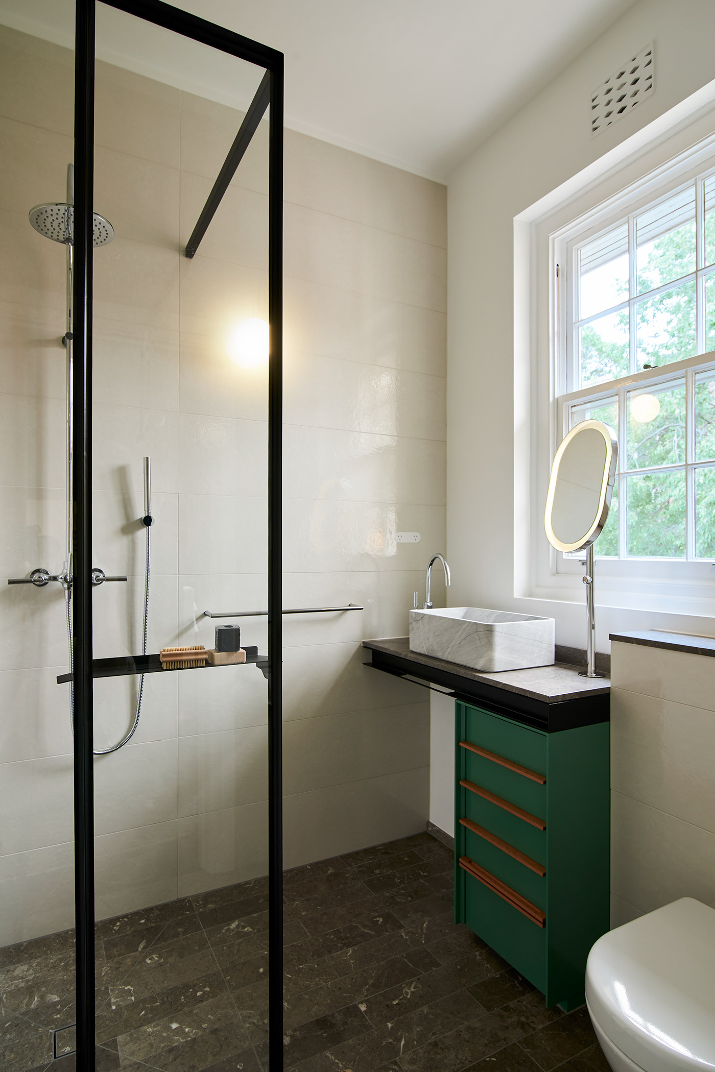 mirror，Cosmetic mirror，lamp，bathroom，