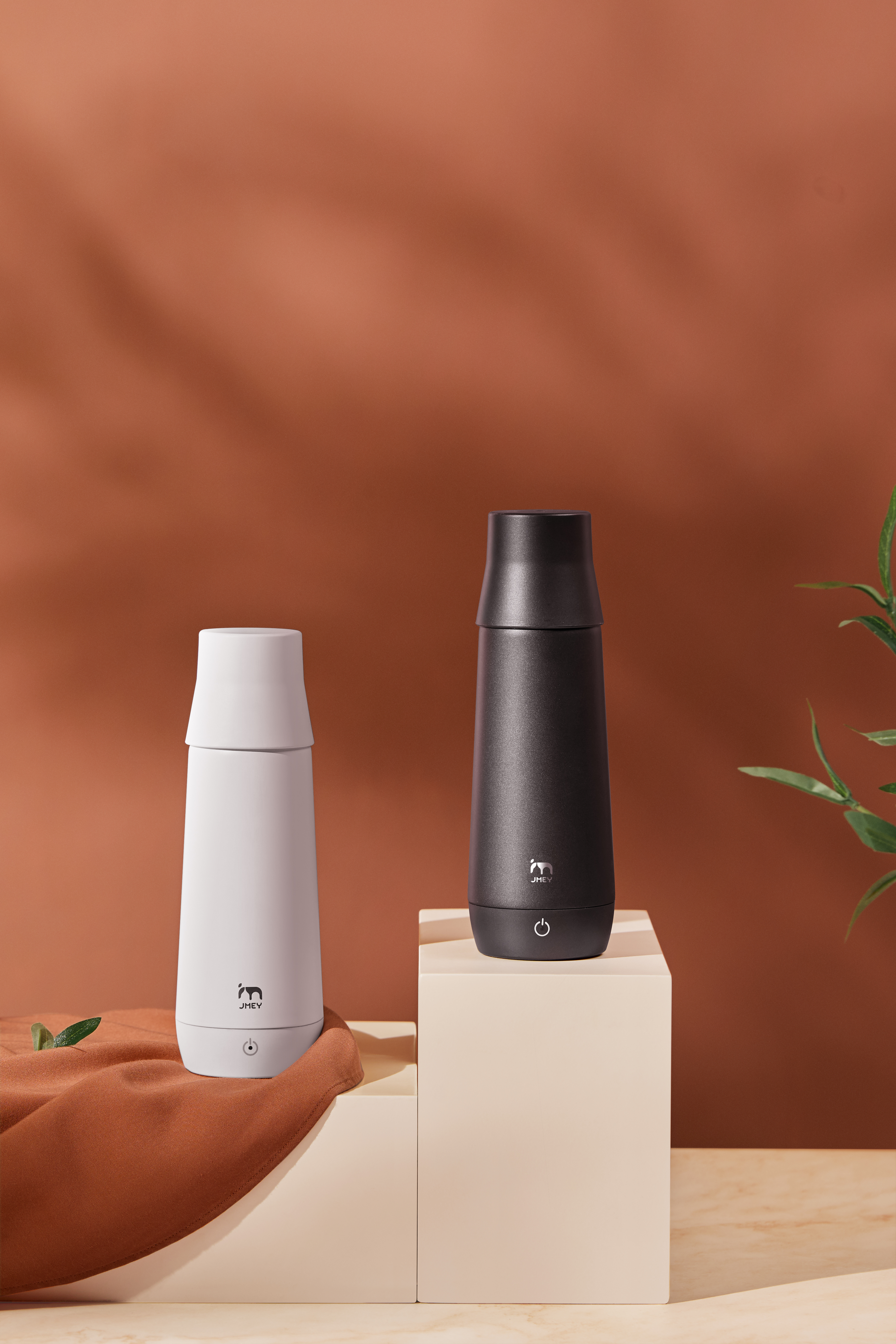 Water cup，Heating cup，Double vacuum，Mobile phone temperature regulation，