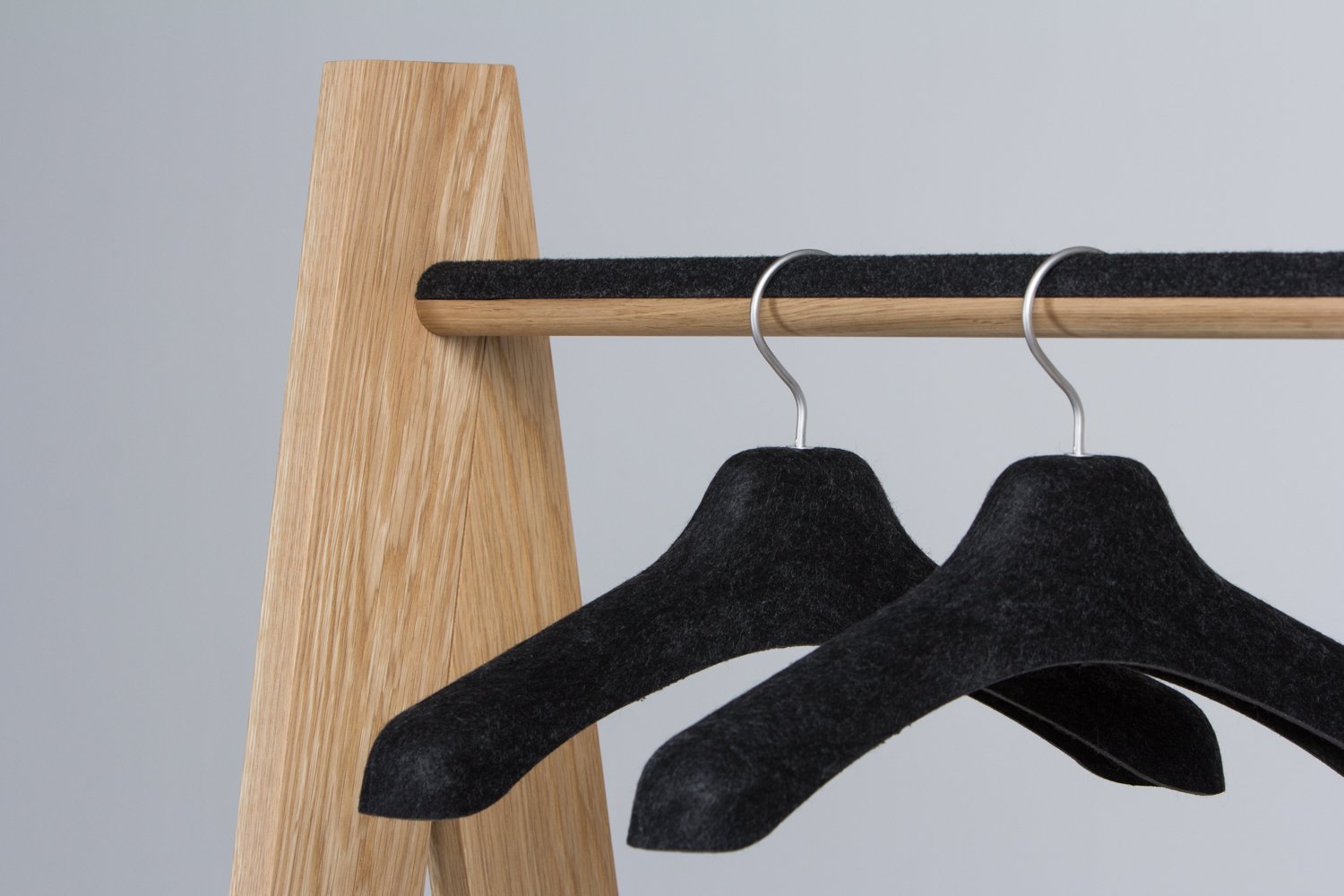 2020 red dot product design award，WOH Felt Hanger，coat hanger，felt，PET fiber，stainless steel，3D thermoforming，