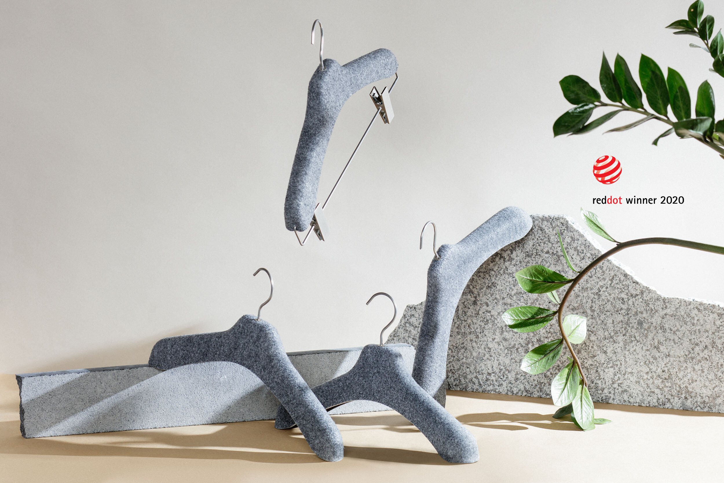 2020 red dot product design award，WOH Felt Hanger，coat hanger，felt，PET fiber，stainless steel，3D thermoforming，