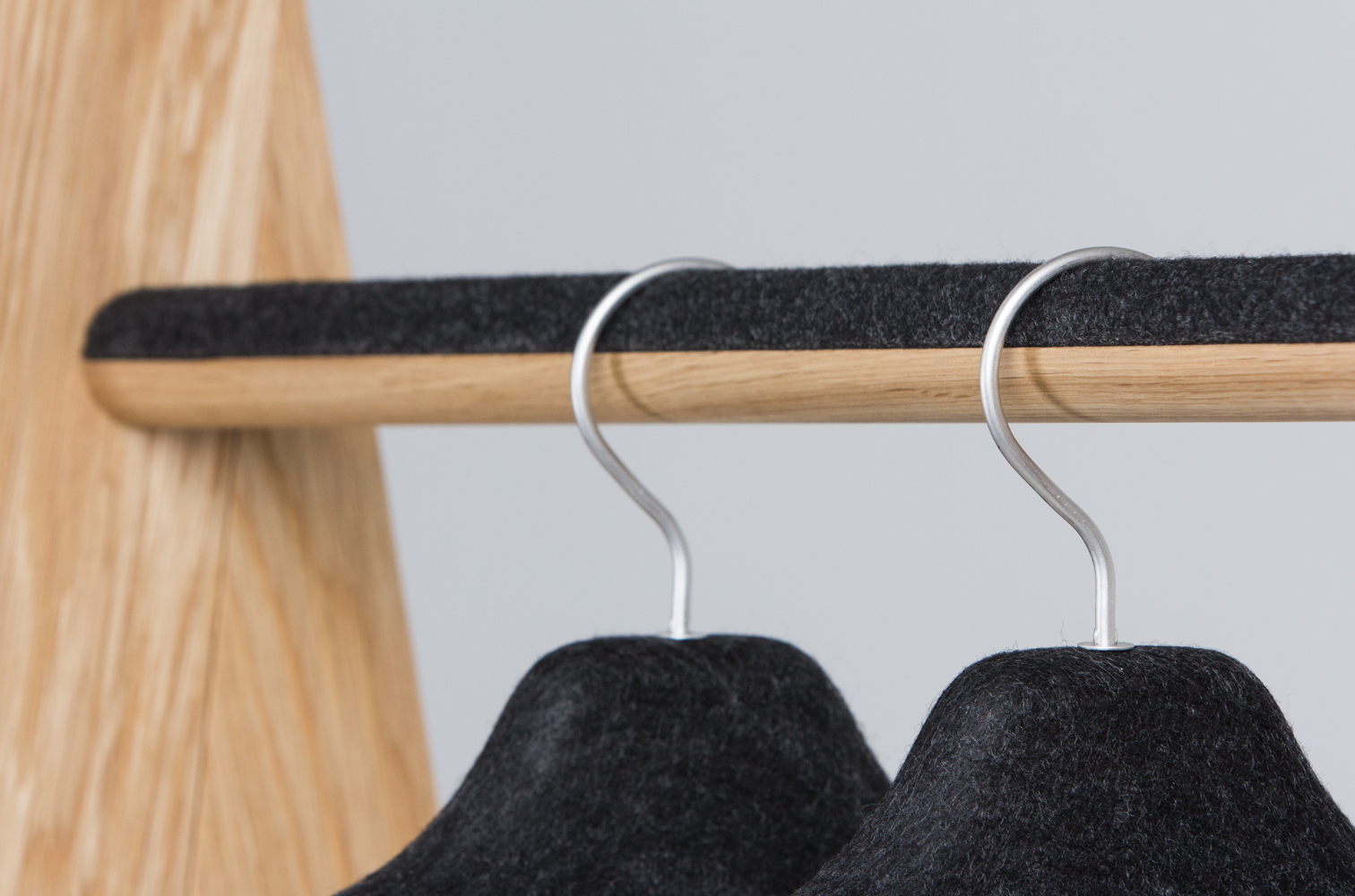 2020 red dot product design award，WOH Felt Hanger，coat hanger，felt，PET fiber，stainless steel，3D thermoforming，