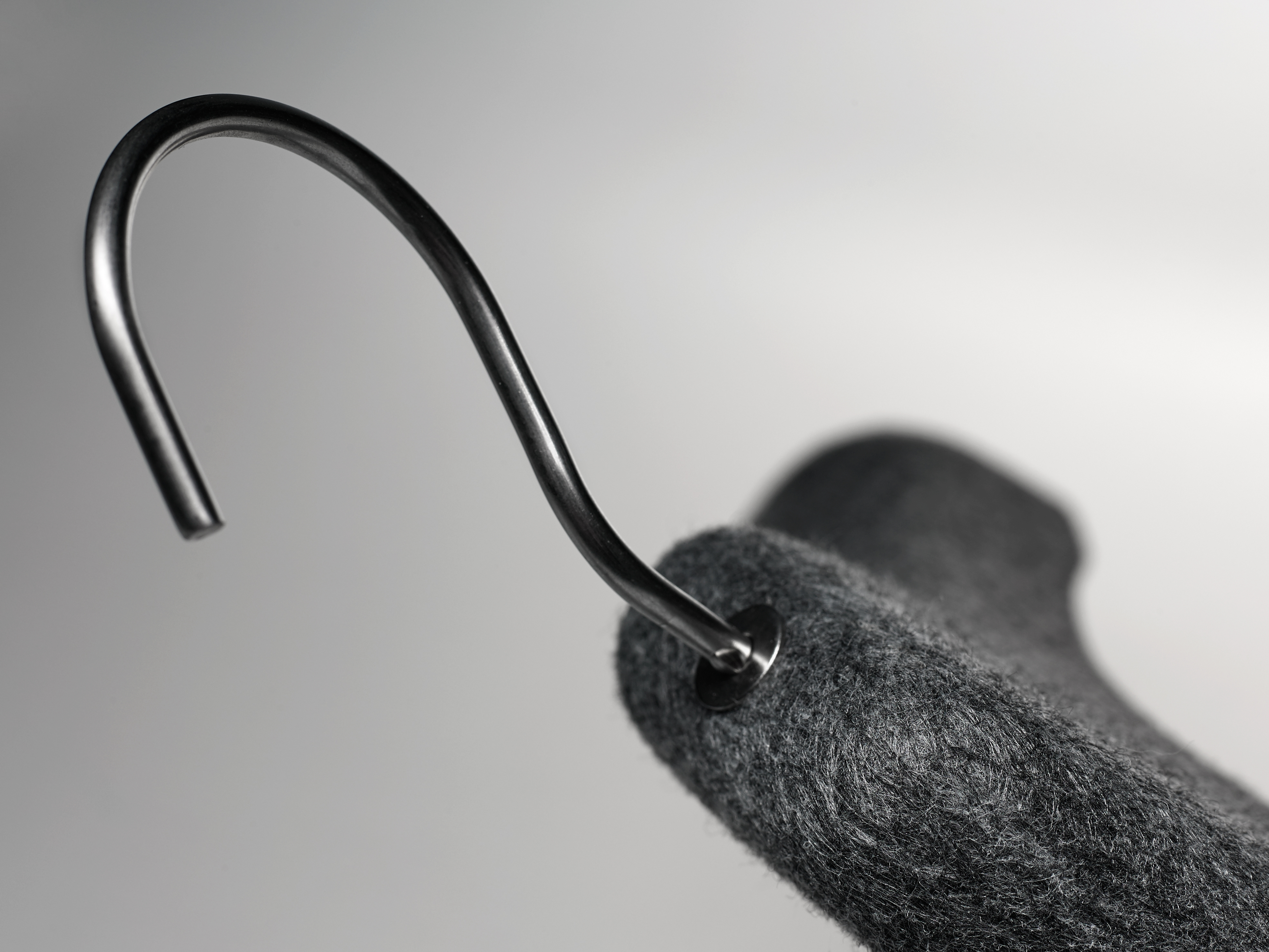 2020 red dot product design award，WOH Felt Hanger，coat hanger，felt，PET fiber，stainless steel，3D thermoforming，