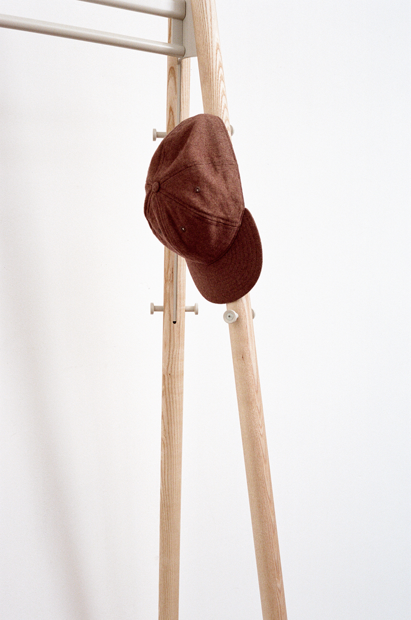 furniture design ，coat hanger，Simplicity，woodiness，product design，