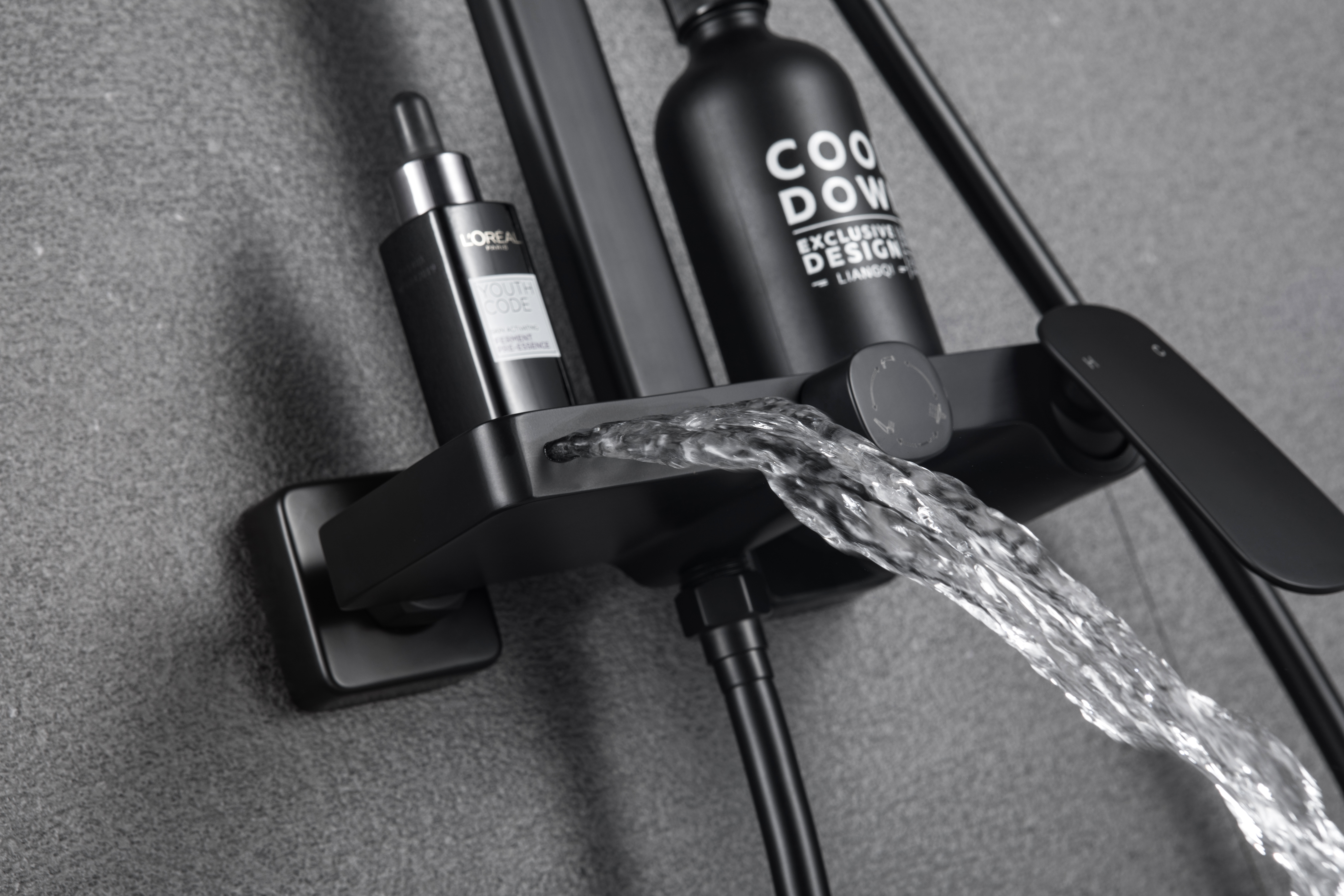 Like a waterfall, majestic atmosphere，