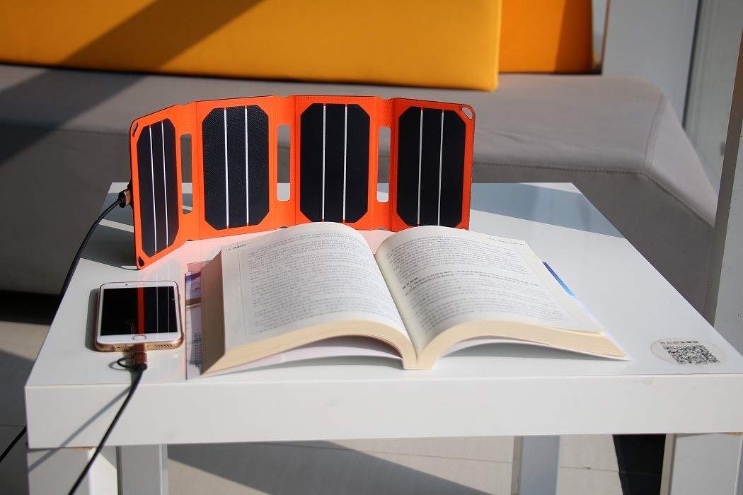 product design，industrial design，portable battery，knapsack，solar energy，