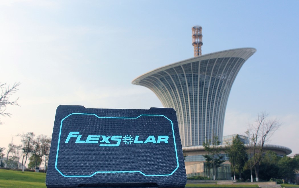 product design，industrial design，portable battery，knapsack，solar energy，
