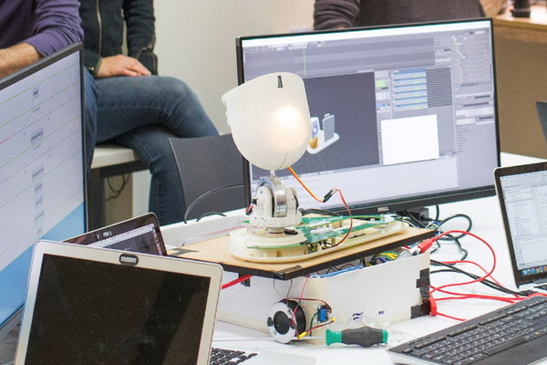 accompany，Smart appliances，product design，aged，Simple shape，