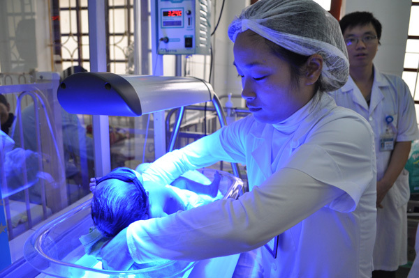 新生儿现代光疗