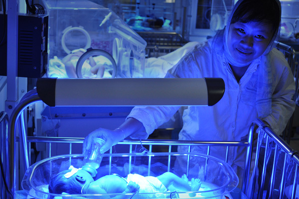 新生儿现代光疗