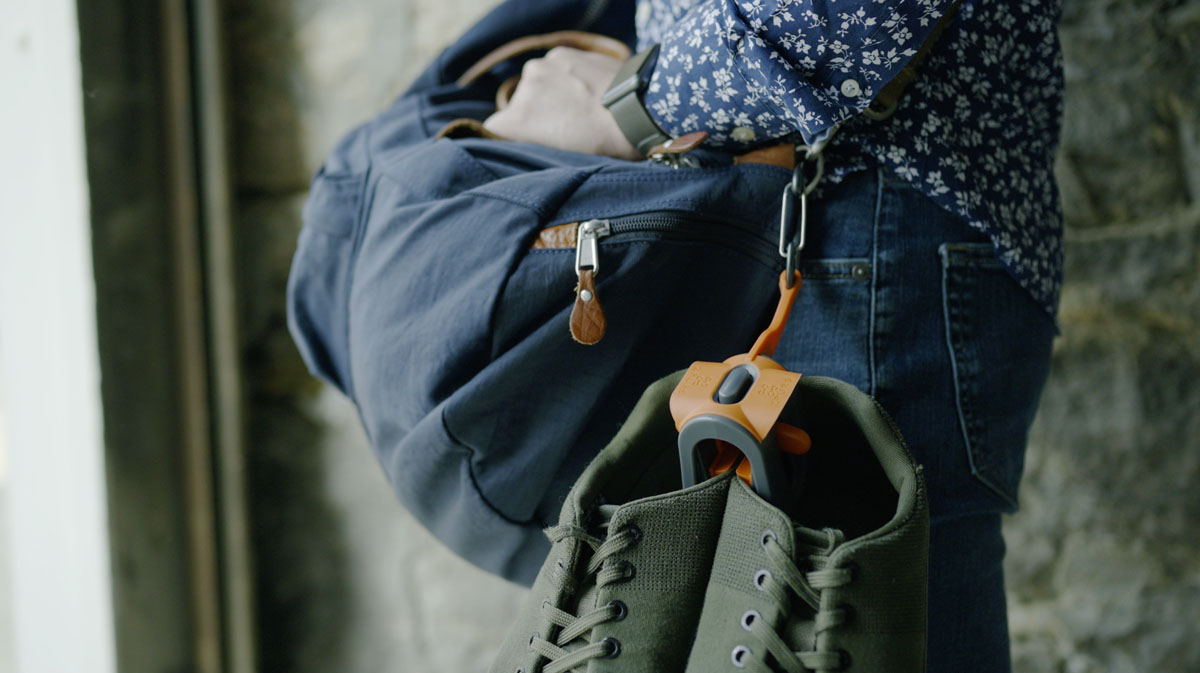 2020 red dot product design award，ZPUR，Shoe clip，carry，