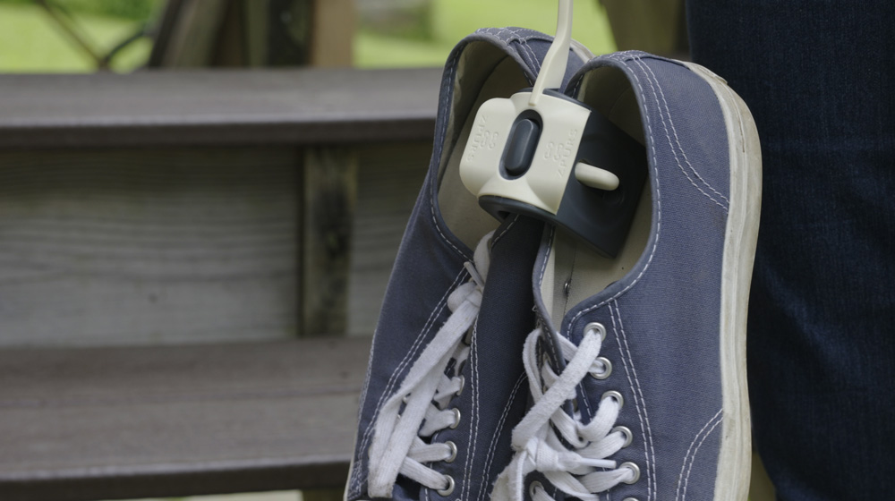 2020 red dot product design award，ZPUR，Shoe clip，carry，