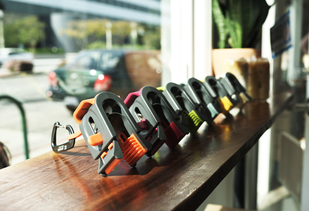 2020 red dot product design award，ZPUR，Shoe clip，carry，