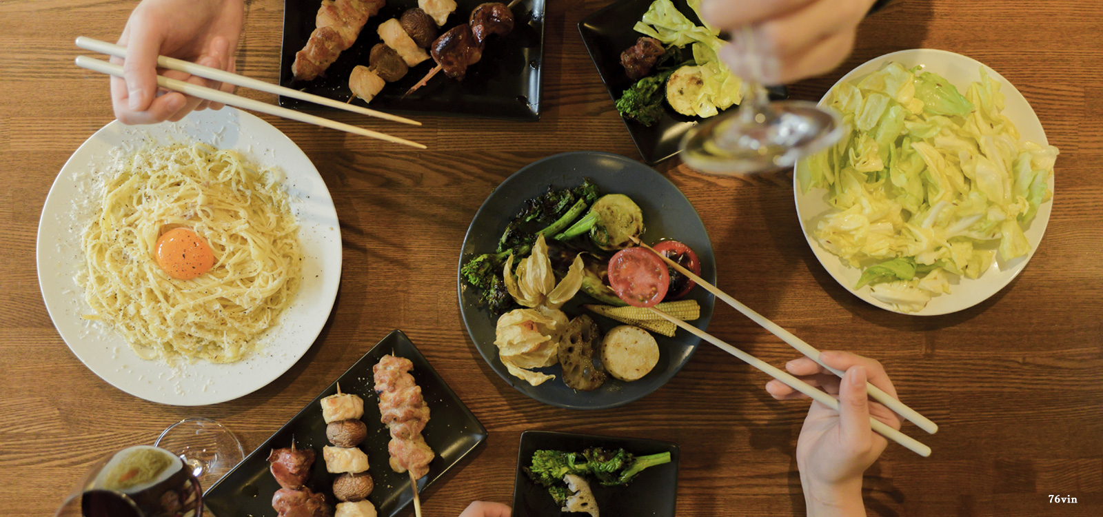 2020 red dot product design award，Log color，chopsticks，white，literature，