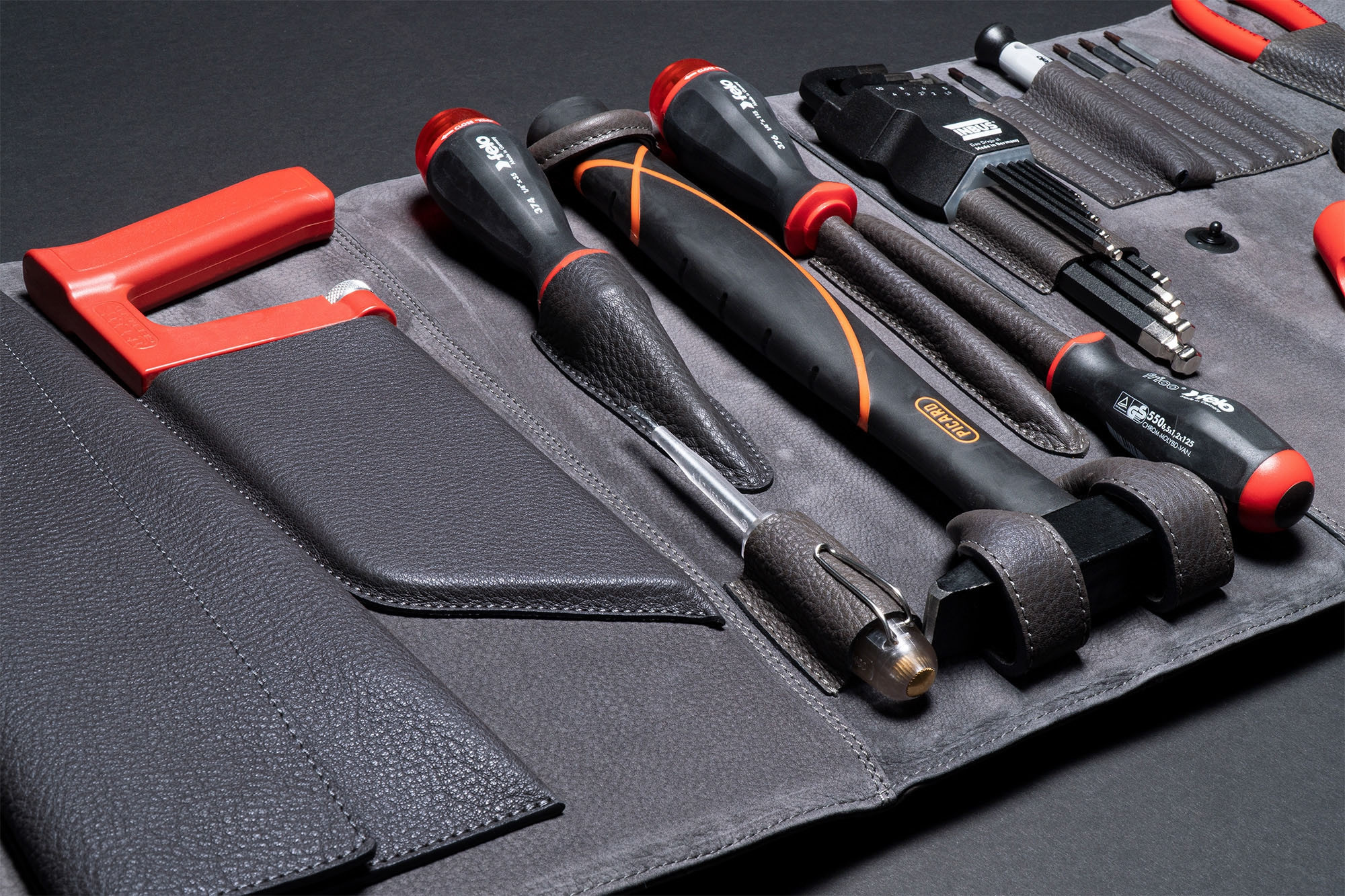 2020 red dot product design award，GERONIMOX，Leatherwear，Tool set，German system，