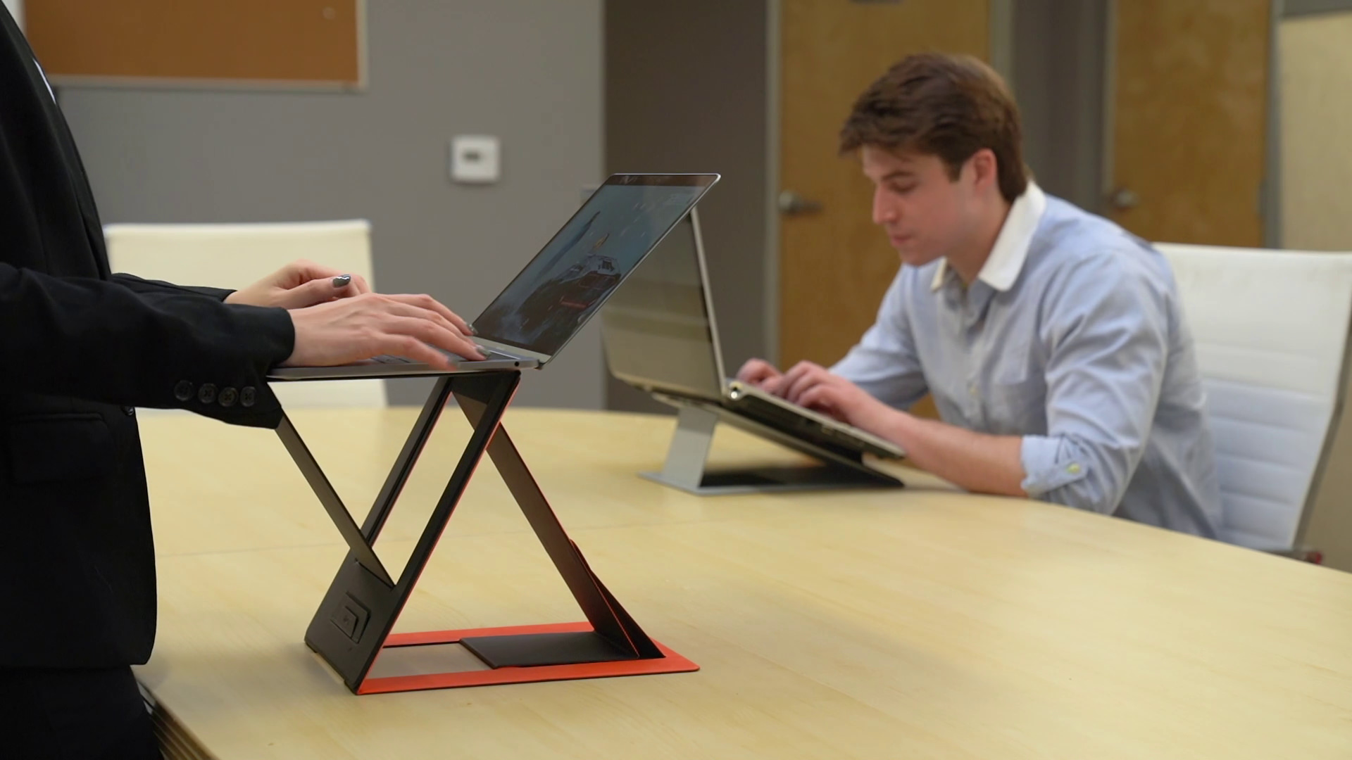 2020 red dot product design award，MOFT Z，Computer stand，fold，