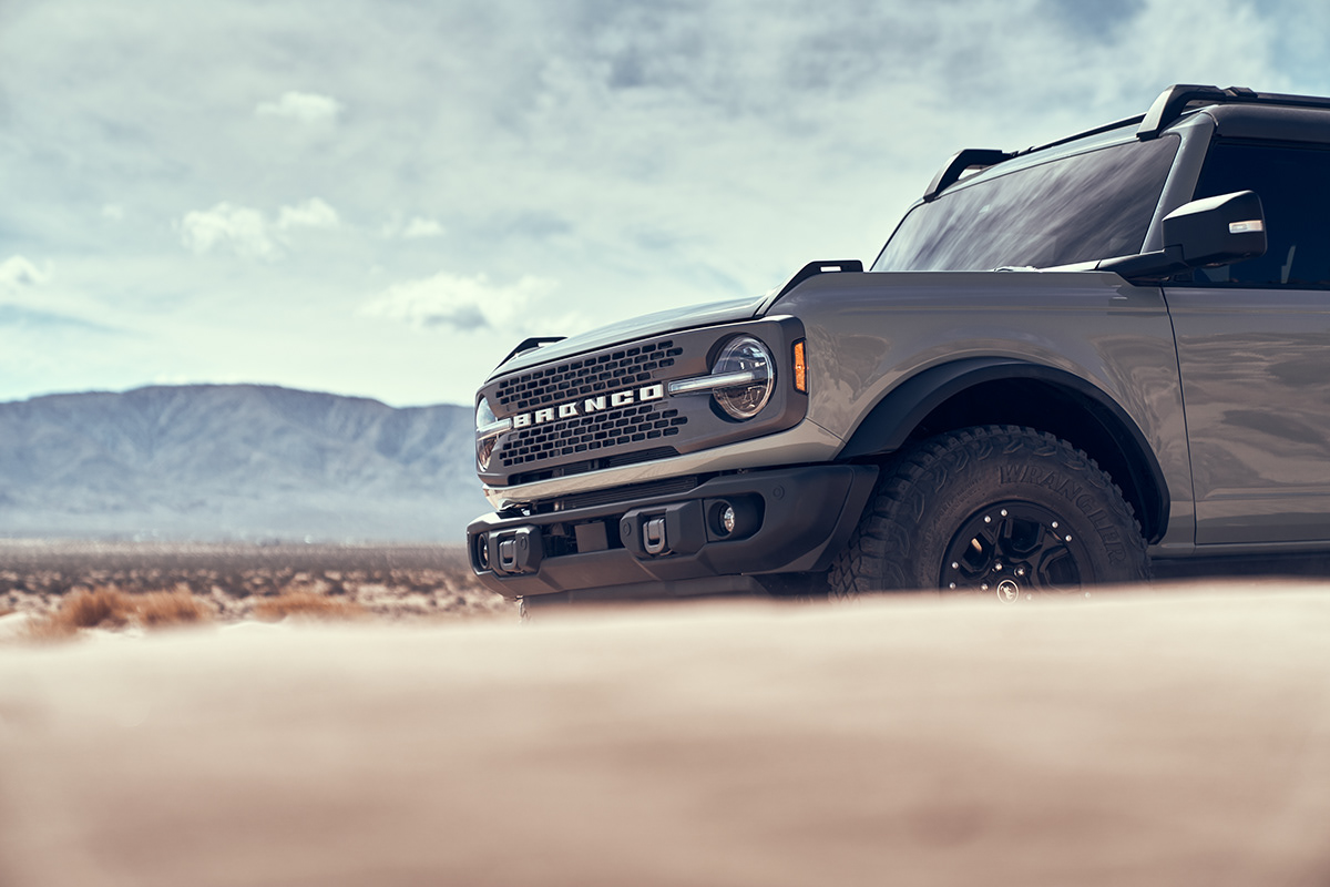 advertisement，Photography，automobile，Off-road vehicle，BRONCO，Ford，