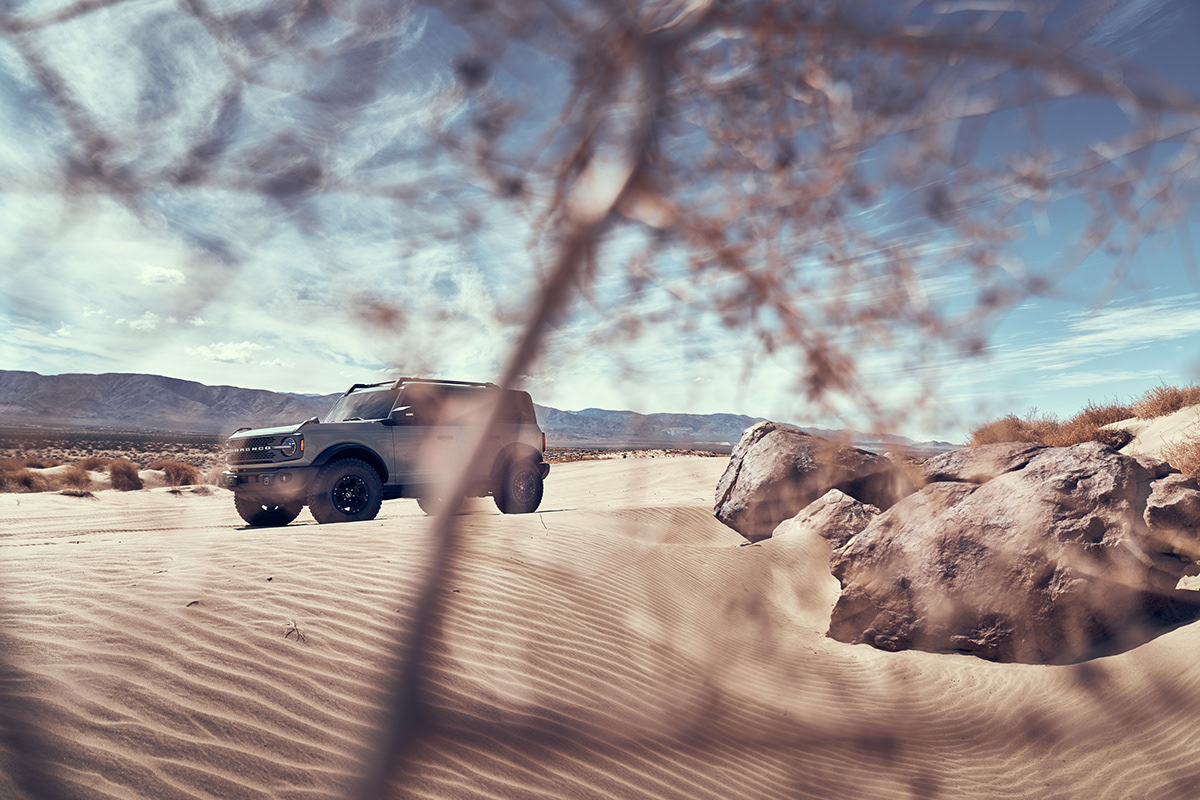 advertisement，Photography，automobile，Off-road vehicle，BRONCO，Ford，