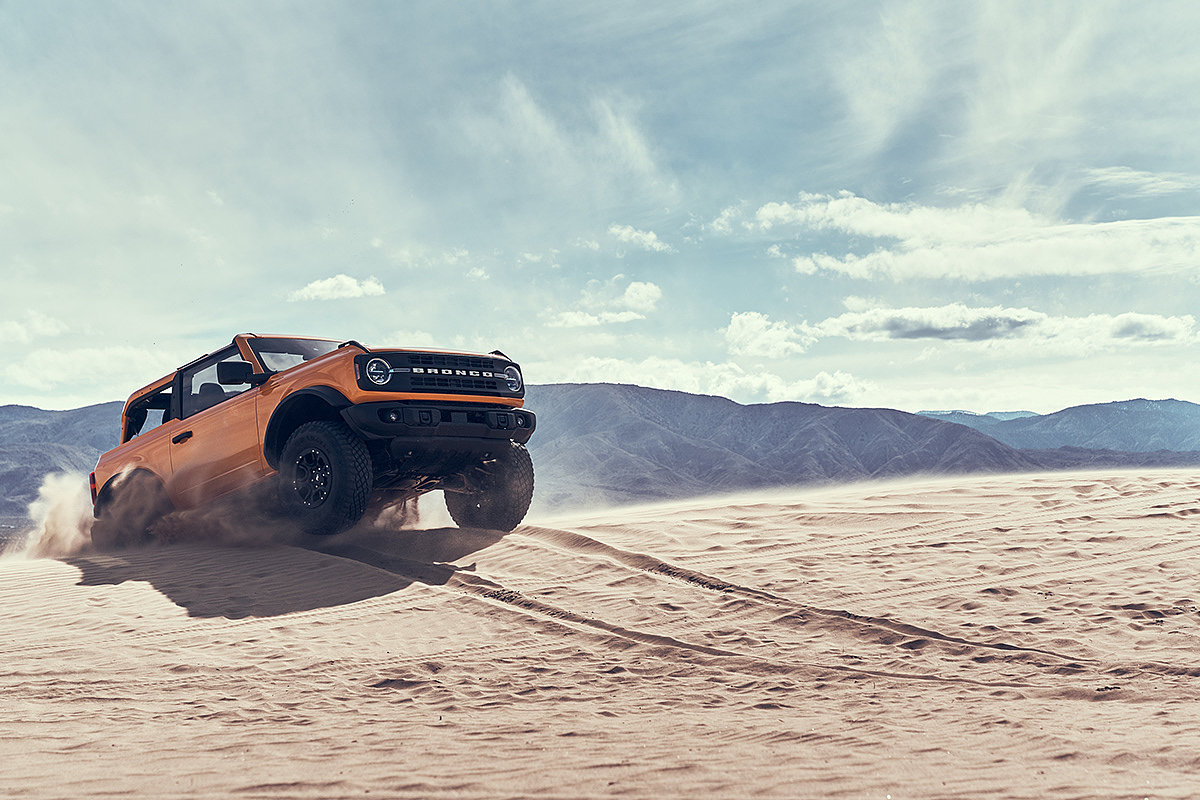 advertisement，Photography，automobile，Off-road vehicle，BRONCO，Ford，