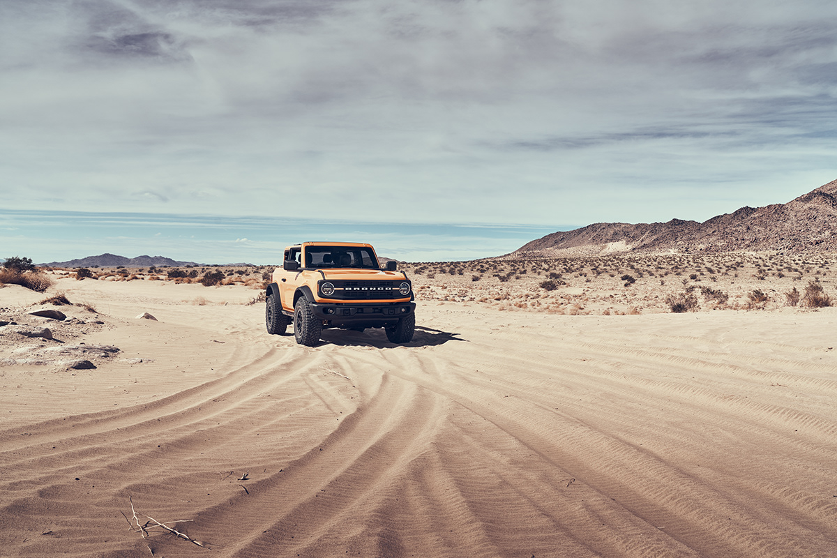 advertisement，Photography，automobile，Off-road vehicle，BRONCO，Ford，