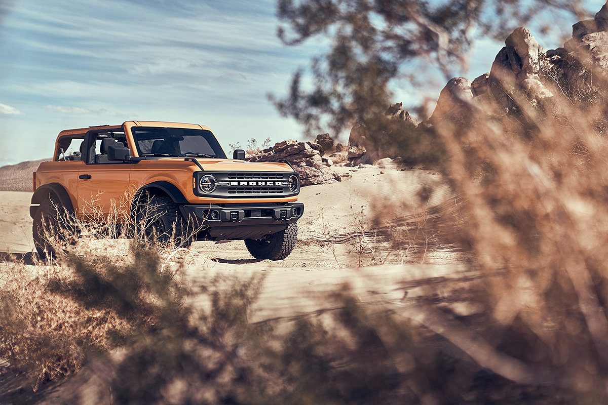 advertisement，Photography，automobile，Off-road vehicle，BRONCO，Ford，