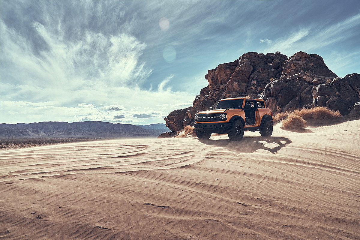 advertisement，Photography，automobile，Off-road vehicle，BRONCO，Ford，