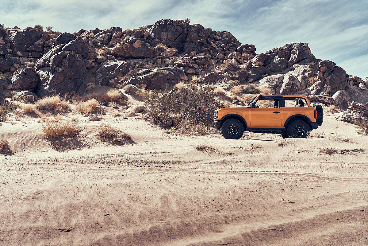 advertisement，Photography，automobile，Off-road vehicle，BRONCO，Ford，