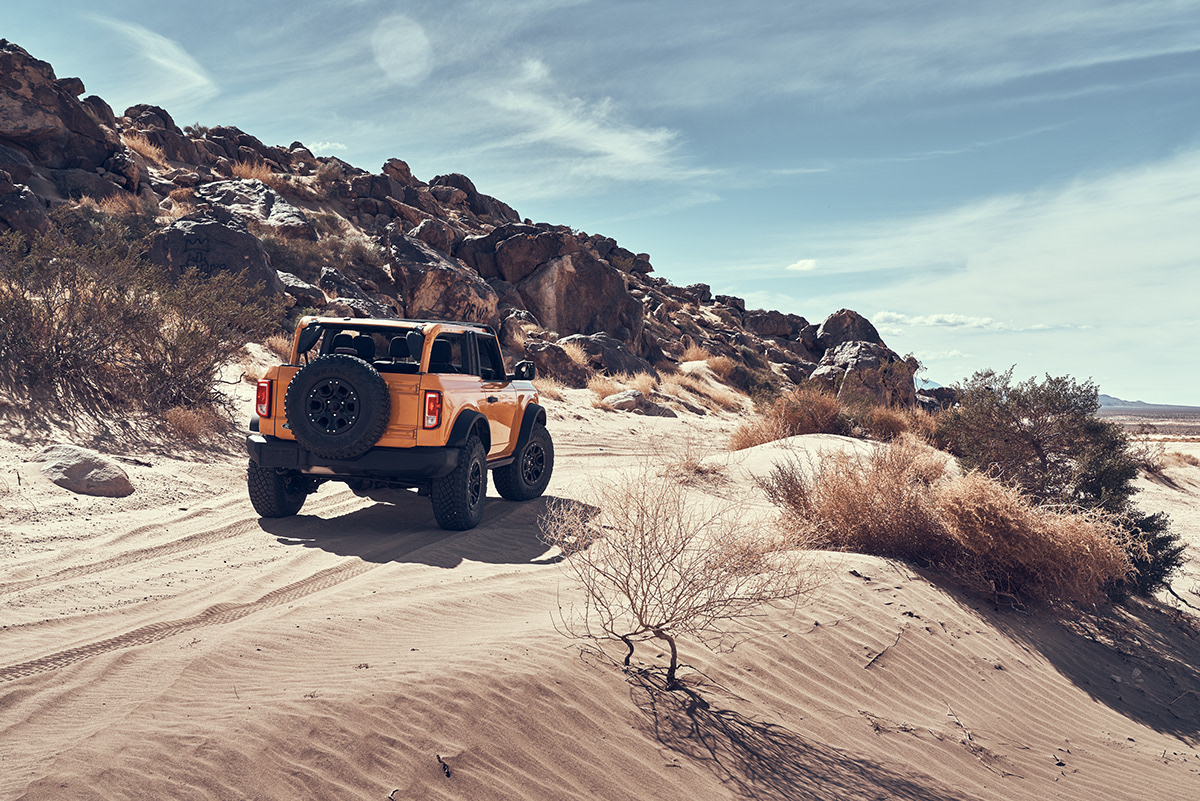 advertisement，Photography，automobile，Off-road vehicle，BRONCO，Ford，